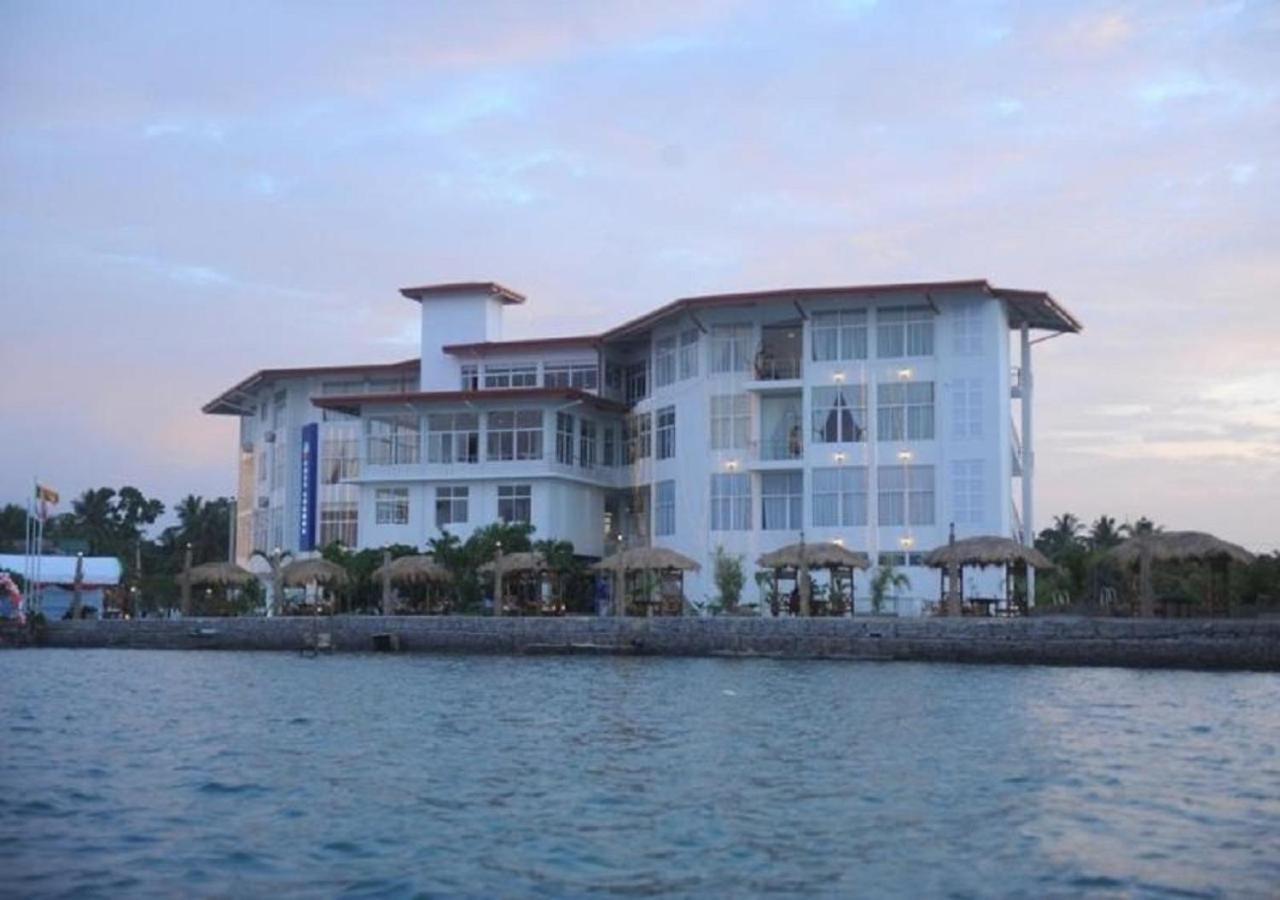 โรงแรมอีสต์ ลากูน Batticaloa ภายนอก รูปภาพ