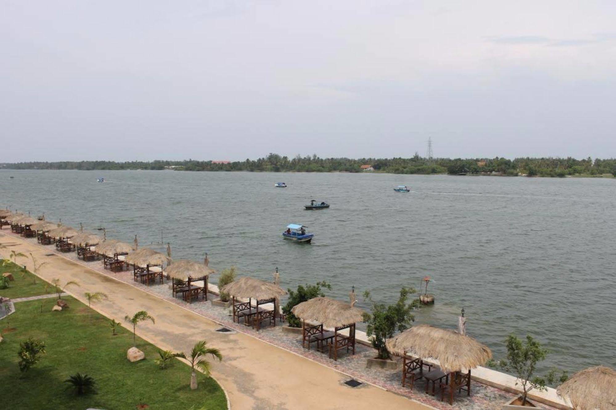 โรงแรมอีสต์ ลากูน Batticaloa ภายนอก รูปภาพ