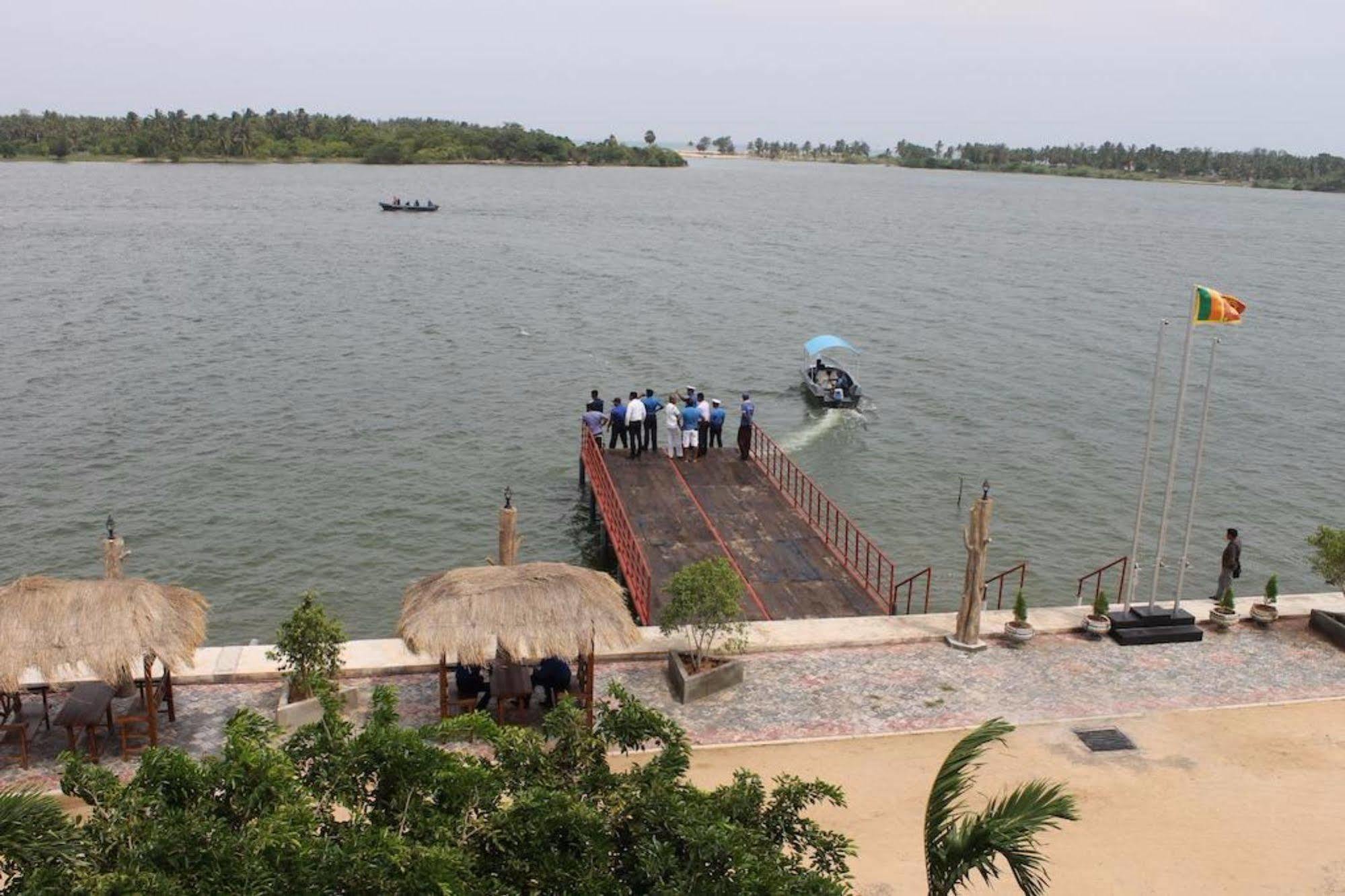 โรงแรมอีสต์ ลากูน Batticaloa ภายนอก รูปภาพ